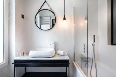 Salle de bains dans l'établissement Hôtel Royal Opéra