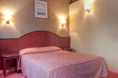 Un ou plusieurs lits dans un hébergement de l'établissement Hotel Le Faubourg Opera