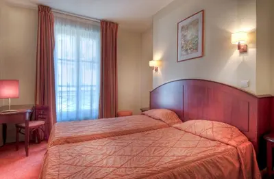 Un ou plusieurs lits dans un hébergement de l'établissement Hotel Le Faubourg Opera