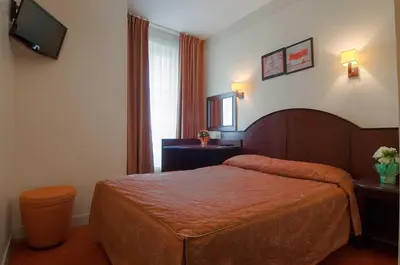 Un ou plusieurs lits dans un hébergement de l'établissement Hotel Le Faubourg Opera