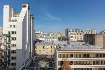 Vue générale sur Paris ou vue de la ville depuis l'appartement