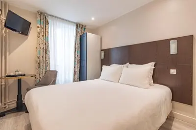 Un ou plusieurs lits dans un hébergement de l'établissement Hotel Riviera OPERA Cadet