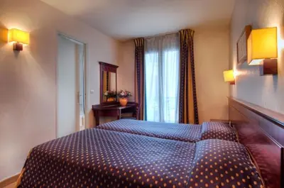 Un ou plusieurs lits dans un hébergement de l'établissement Hôtel De Paris Opera