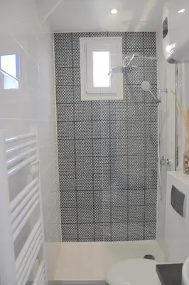 Salle de bains dans l'établissement Longchamp Apartment