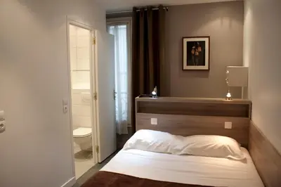 Un ou plusieurs lits dans un hébergement de l'établissement Hotel Cosmos