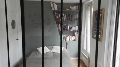 Bibliothèque dans l'appartement