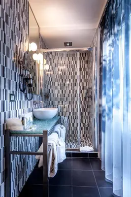 Salle de bains dans l'établissement Apostrophe Hôtel