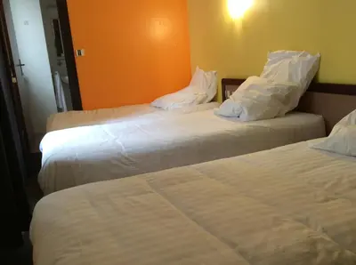 Un ou plusieurs lits dans un hébergement de l'établissement Hotel De La Place