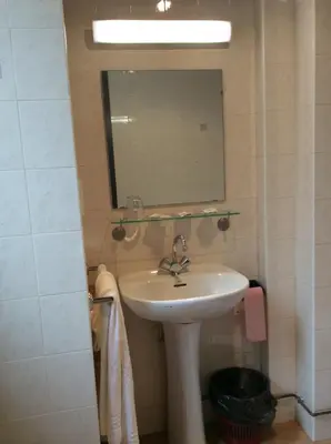 Salle de bains dans l'établissement Hotel De La Place