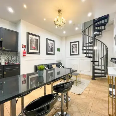 Urban Flat 55 - ATELIER MARILYN MONROE