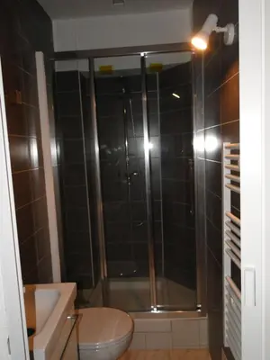 Salle de bains dans l'établissement Appartement ENTRE TROCADERO et CHAMPS ELYSES