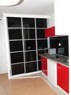 Cuisine ou kitchenette dans l'établissement Appartement ENTRE TROCADERO et CHAMPS ELYSES