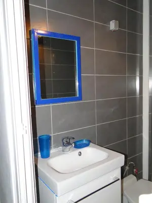 Salle de bains dans l'établissement Appartement ENTRE TROCADERO et CHAMPS ELYSES