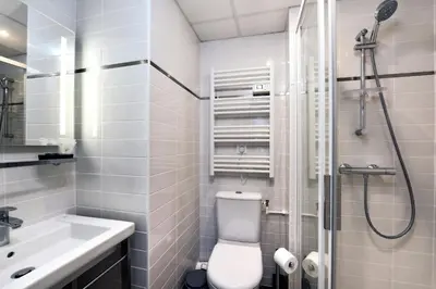 Salle de bains dans l'établissement Hotel Résidence Montebello