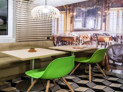 Coin salon dans l'établissement ibis Styles Clamart Gare Grand Paris