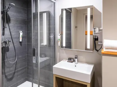 Salle de bains dans l'établissement ibis Styles Clamart Gare Grand Paris
