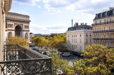 Vue générale sur Paris ou vue de la ville depuis l'hôtel