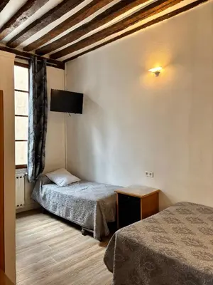 Un ou plusieurs lits dans un hébergement de l'établissement Hôtel Des Fontaines