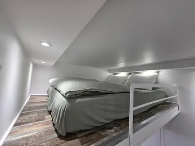 Un ou plusieurs lits dans un hébergement de l'établissement Studio cosy avec mezzanine