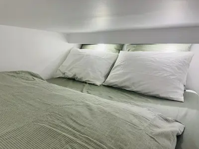 Un ou plusieurs lits dans un hébergement de l'établissement Studio cosy avec mezzanine