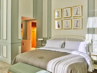 Un ou plusieurs lits dans un hébergement de l'établissement Le Meurice – Dorchester Collection