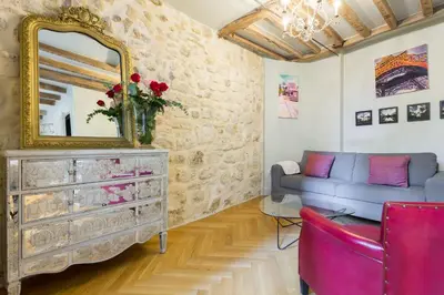 Coin salon dans l'établissement Ateliers de Montmartre ADM