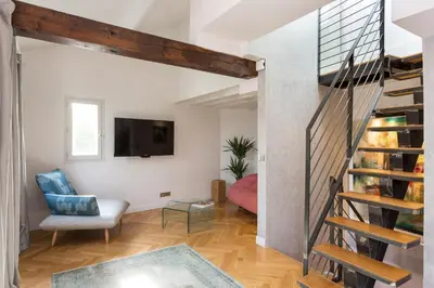 Télévision ou salle de divertissement dans l'établissement Ateliers de Montmartre ADM