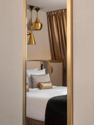 Un ou plusieurs lits dans un hébergement de l'établissement Niepce Paris, Curio Collection By Hilton