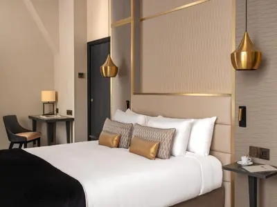 Un ou plusieurs lits dans un hébergement de l'établissement Niepce Paris, Curio Collection By Hilton