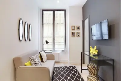 Télévision ou salle de divertissement dans l'établissement Rent a Room - Residence Blanche