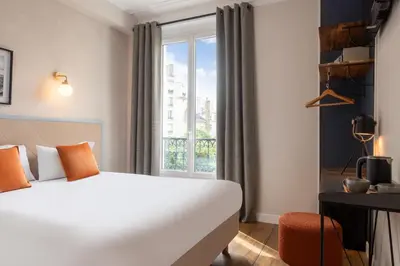 Un ou plusieurs lits dans un hébergement de l'établissement Hôtel Coypel by Magna Arbor