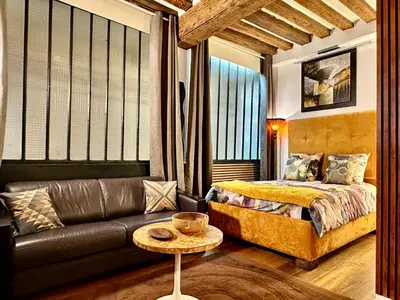 Un ou plusieurs lits dans un hébergement de l'établissement Studio design & comfortable accommodation short breaks