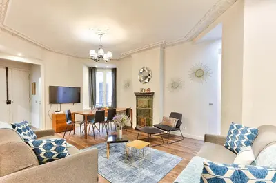 Télévision ou salle de divertissement dans l'établissement 57-LUXURY PARISIEN HOME SEBASTOPOL 1 (2G)
