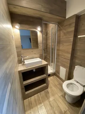 Salle de bains dans l'établissement Angleterre Hotel