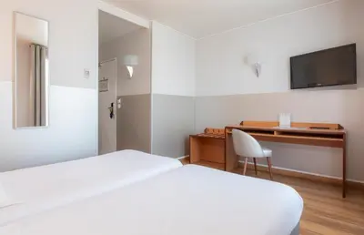 Un ou plusieurs lits dans un hébergement de l'établissement Hôtel Du Lion