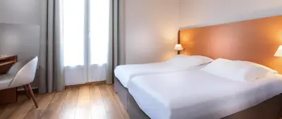 Un ou plusieurs lits dans un hébergement de l'établissement Hôtel Du Lion
