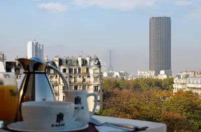 Vue générale sur Paris ou vue de la ville depuis l'hôtel