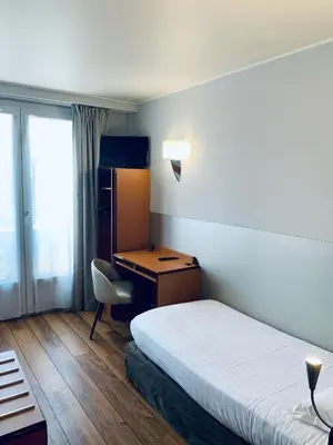 Un ou plusieurs lits dans un hébergement de l'établissement Hôtel Du Lion