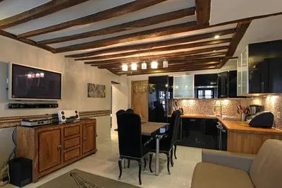 Coin salon dans l'établissement Appartement spacieux au cœur de Paris 75 m² avec vue sur la ville