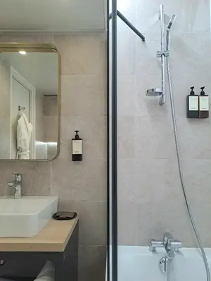 Salle de bains dans l'établissement Best Western Plus Opéra Batignolles
