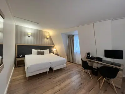Un ou plusieurs lits dans un hébergement de l'établissement Hôtel Lebron