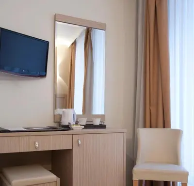 Télévision ou salle de divertissement dans l'établissement Hôtel Lebron