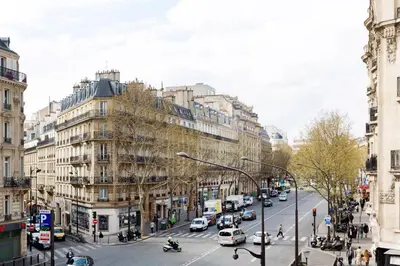 Vue générale sur Paris ou vue de la ville depuis l'appartement