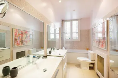 Salle de bains dans l'établissement Haussmann 168
