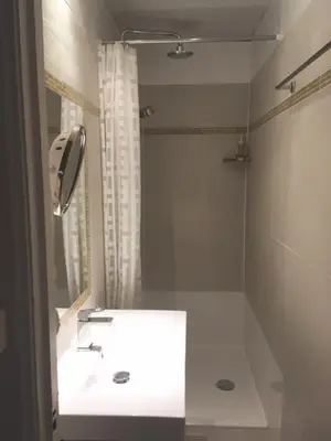 Salle de bains dans l'établissement Haussmann 168