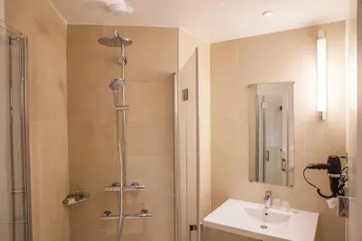 Salle de bains dans l'établissement Hotel Sixteen Paris Montrouge