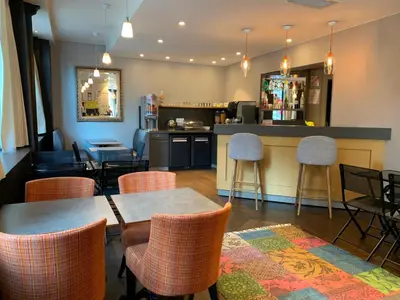 Cuisine ou kitchenette dans l'établissement Hotel Sixteen Paris Montrouge