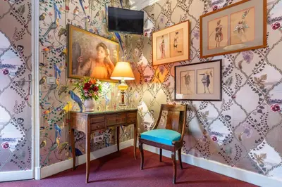 Coin salon dans l'établissement Hôtel De Nice
