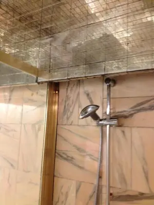 Salle de bains dans l'établissement Toureifelchampselysee