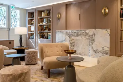 Coin salon dans l'établissement InterContinental Paris Champs Elysées Etoile by IHG